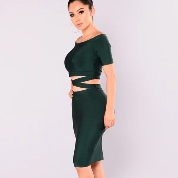 FASHION NOVA 💚 Hunter Green Bandage Dress (Size Large) 👗 - Picture 4 of 5